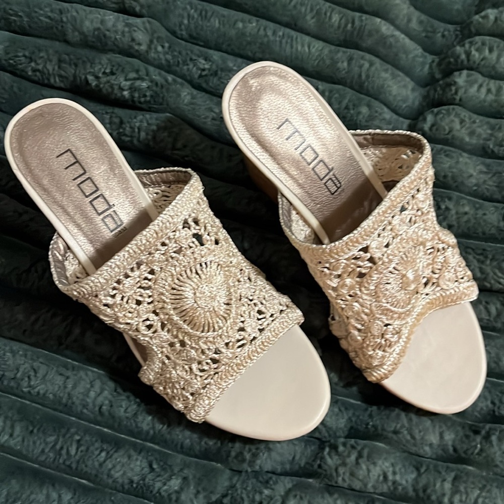 Moda Spana Wedge Crochet Sandals - size 8.